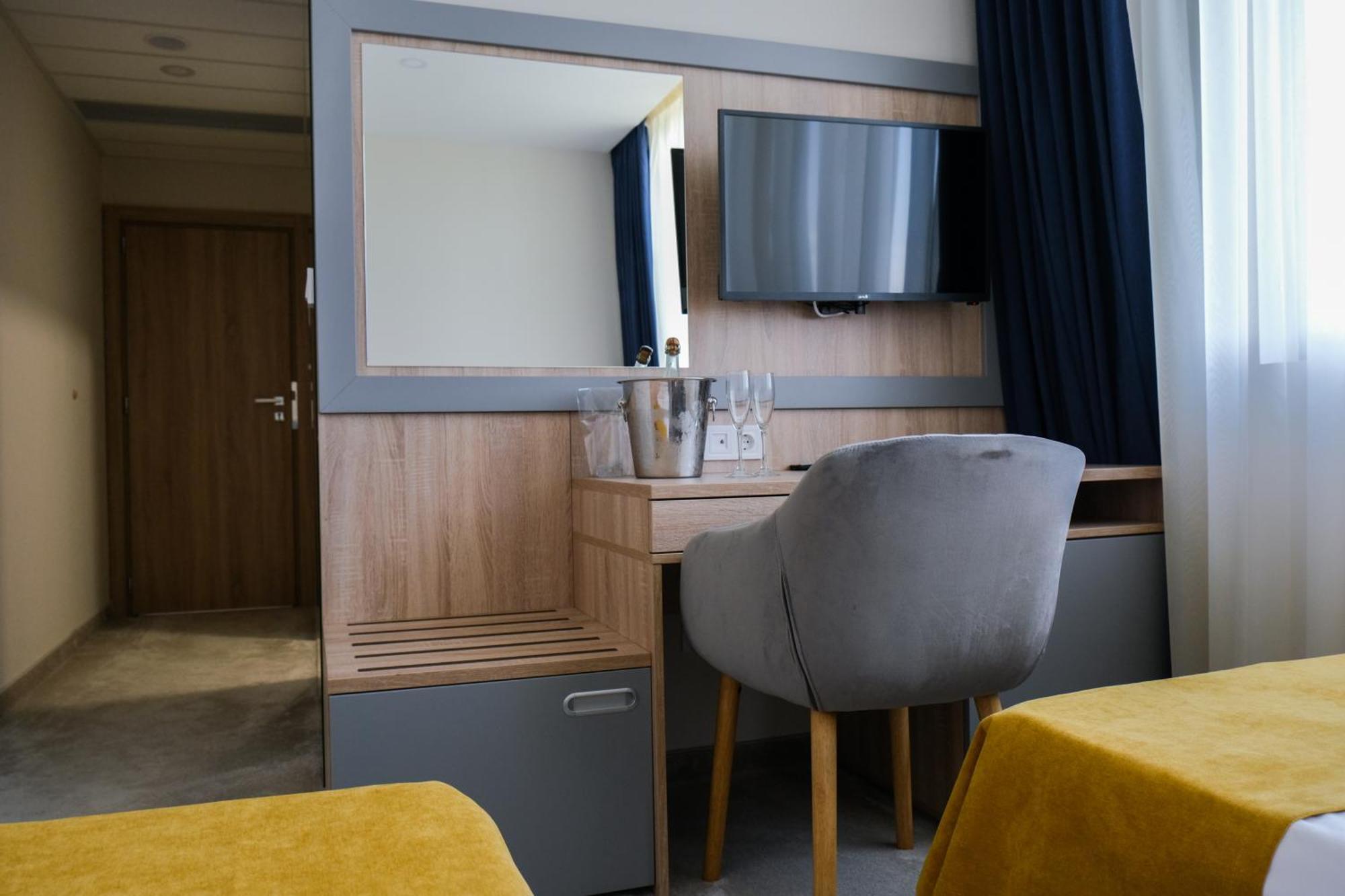 Sps Hotel Plovdiv Bagian luar foto