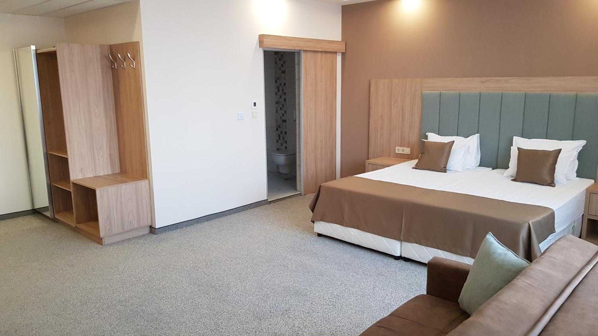 Sps Hotel Plovdiv Bagian luar foto