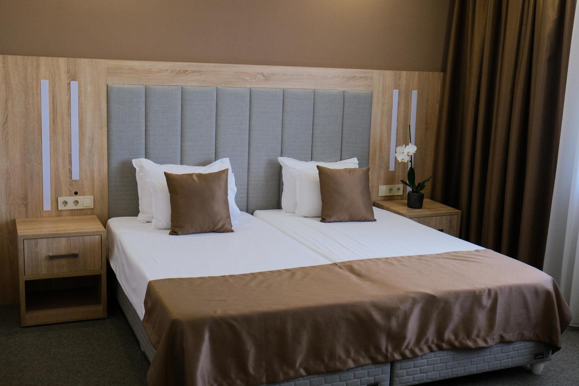 Sps Hotel Plovdiv Bagian luar foto